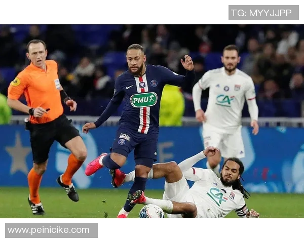 内马尔本赛季再度受伤巴黎欧冠之路面临严峻考验